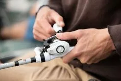 Abu Garcia MAX4 PRO Low Profile Reel -Werpmolens Winkel abu low profile reel max pro lp lifestyle 2021 001